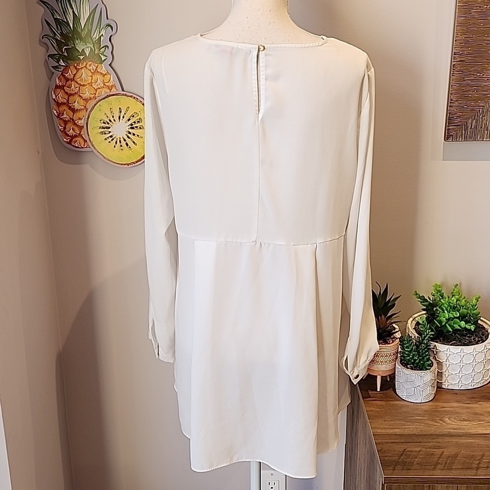 Vince Camuto - Flowy White Blouse - Picture 5 of 9